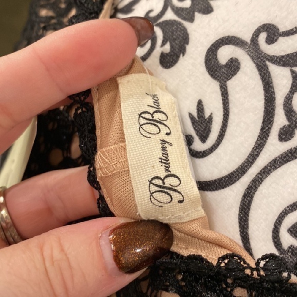 Little Black lace lined dress - Picture 16 of 17